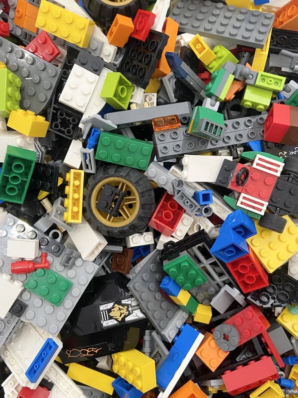 1kg mix of genuine LEGO bricks
