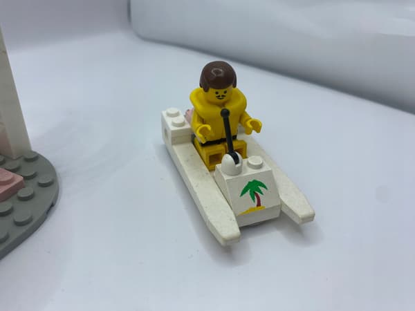 LEGO 6401 Town Beach