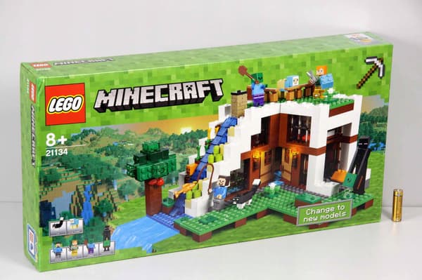 LEGO Minecraft 21134 – Base under the waterfall