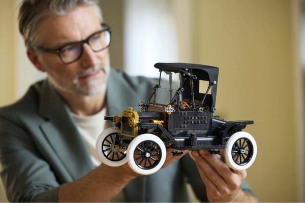 LEGO ICONS 11376 Ford Model T