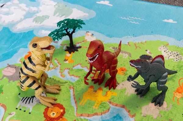 SET OF INTERACTIVE DINOSAUR FIGURINES THAT ROAR – 3 PIECES, 22 CM