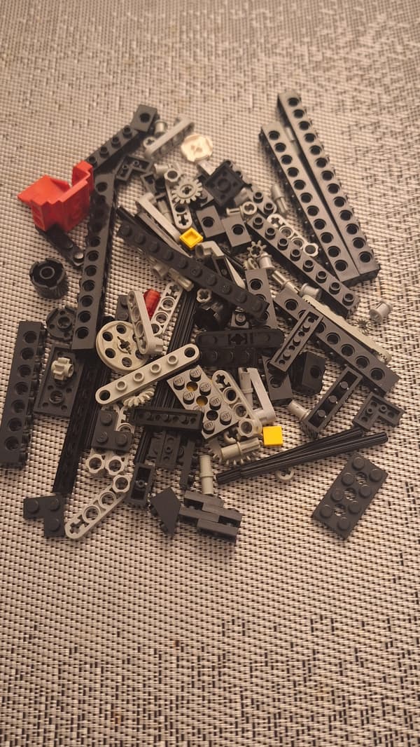 Lego 8825 Night Chopper Technic 1990 – 100 sets.