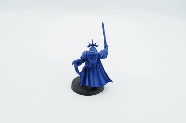Warhammer 40k Space Marines Primaris Gravis Captain plastic figurine