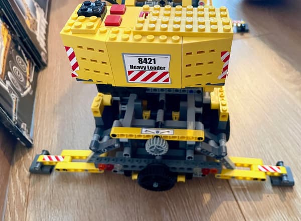 Lego Technic 8421 Mobile Crane: Mobile crane + instructions and batteries