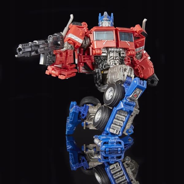 Transformers Generations Studio Series VOYAGER OPTIMUS PRIME figure