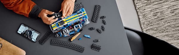 LEGO Technic 42140 Transforming Vehicle (((dented box)))