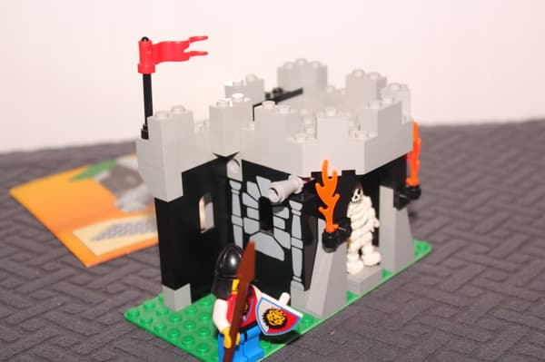 LEGO CASTLE 6036 INSTRUCTIONS: Skeleton Surprise SET