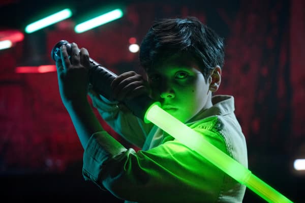 Power Saber: Green | Auto-Extending 30 LED Energy Blade | With Motion Base