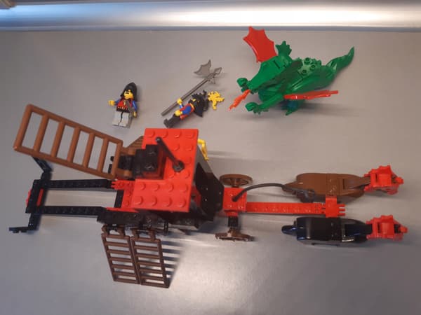 LEGO Castle 6056 Dragon Wagon