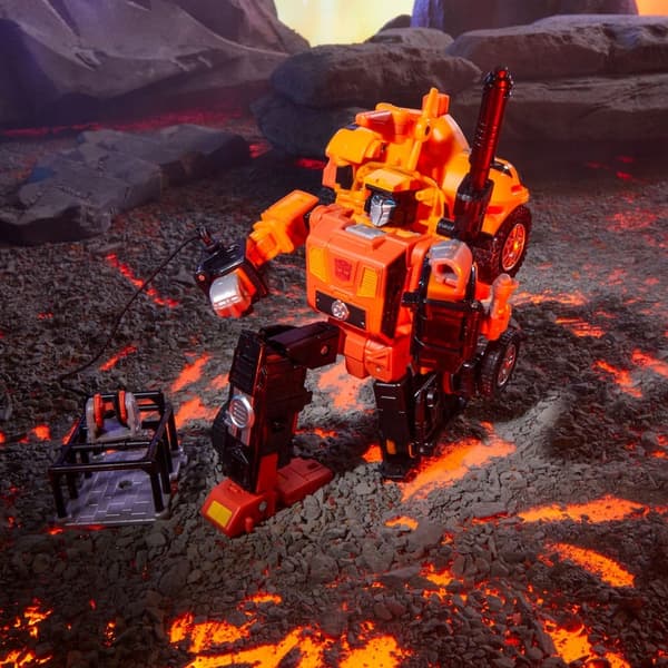 TRANSFORMERS LEGACY SANDSTORM (G1 UNIVERSE, TRIPLE CHANGER)