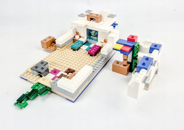 LEGO Minecraft Elements: Llama Village