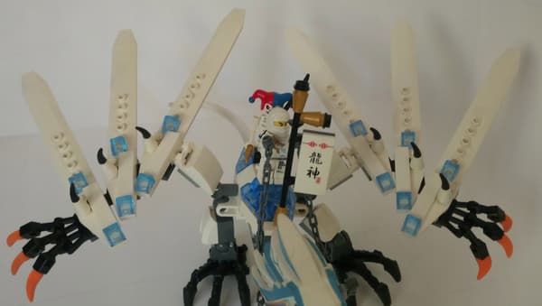 LEGO Ninjago: 2260 – The Ice Dragon’s Attack
