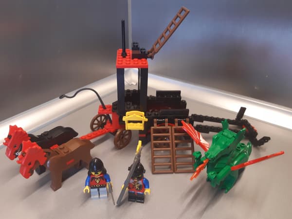 LEGO Castle 6056 Dragon Wagon
