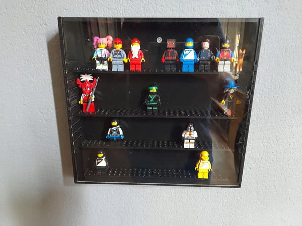 Display frame for minifigures and LEGO figures, adjustable shelves