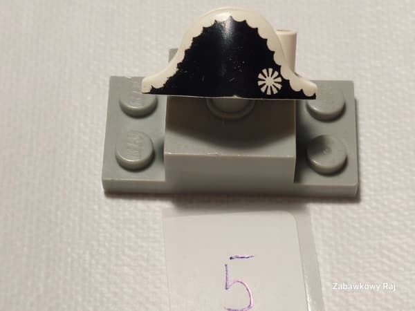 LEGO Admiral’s Cap 2528pb02