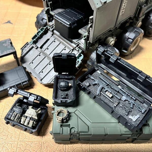 1:18 Miniature simulation case, miniature model of a case (large, black)