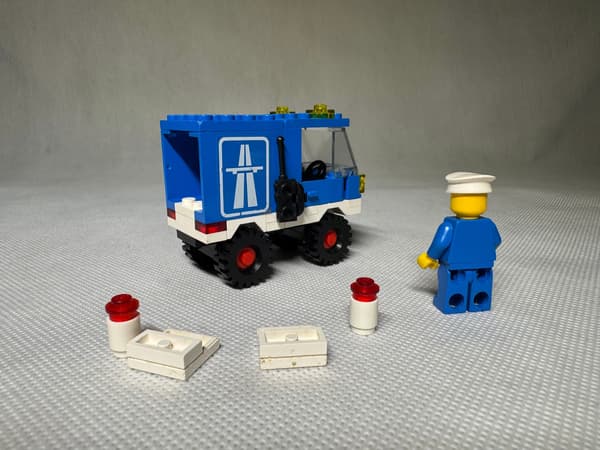 6653 LEGO Roadside Assistance