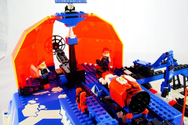 LEGO Space 6983 Ice Planet Command Centre
