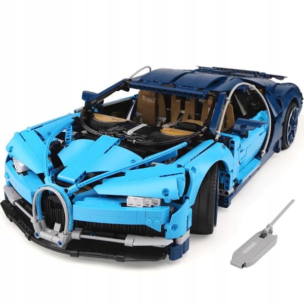 LEGO Technic Bugatti Chiron 42083 (((( dented box ))))