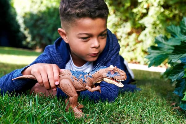 RAJASAURUS DINOSAUR FIGURINE WITH A HEAD AND MOUTH ATTACK