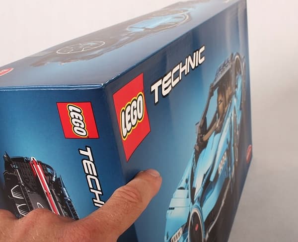 LEGO Technic Bugatti Chiron 42083 (((( dented box ))))