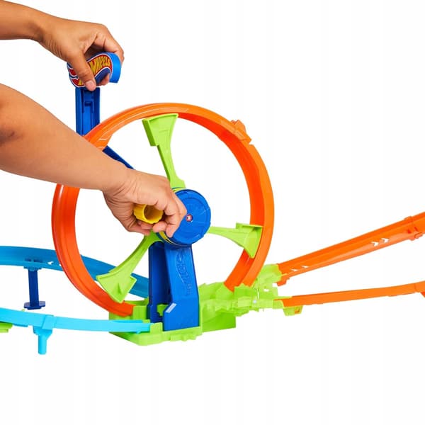 Hot Wheels Turbo Loop Race Set with 1:64 Scale Car