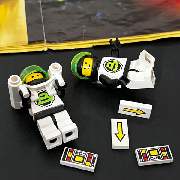 6981 LEGO Space Reconnaissance Vehicle