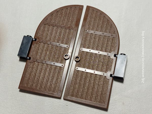 LEGO set 2400 brown gates + 3581 handles set