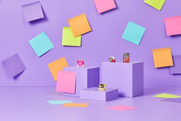 ZURU MINI BRANDS 3 COLLECTOR'S CASE + 5 UNIQUE ITEMS