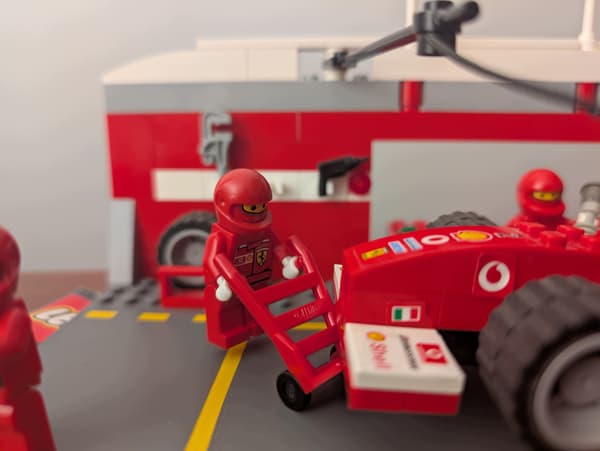 Lego 8375 Ferrari F1 Pit Stop