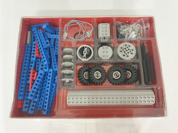 Lego Technic 8050 Construction Set with Motor + Batteries