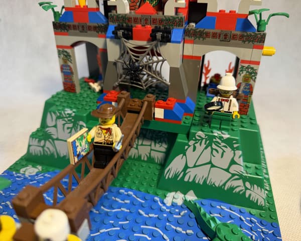 LEGO Set 5986 Amazon Ancient Ruins