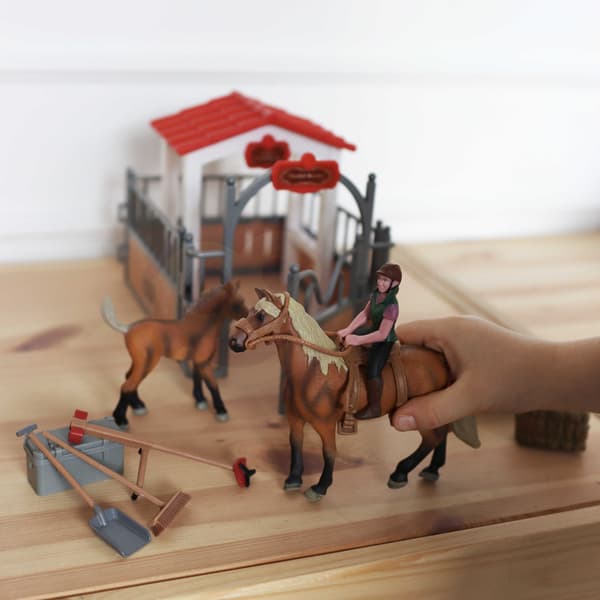 STABLE AND PADDOCK SET WITH HORSE FIGURINES