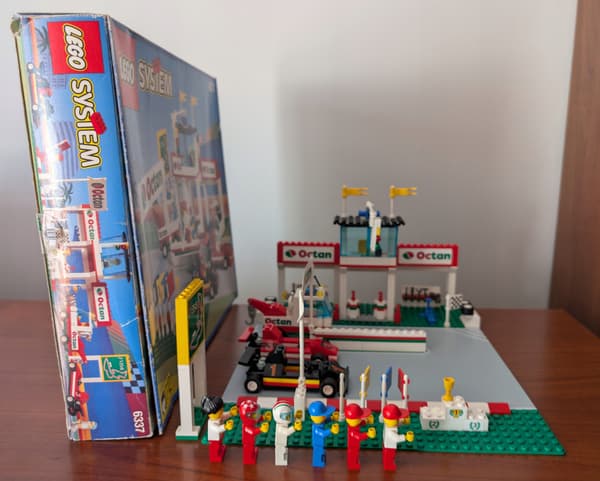 Lego 6337 Formula 1 Race Track with Box