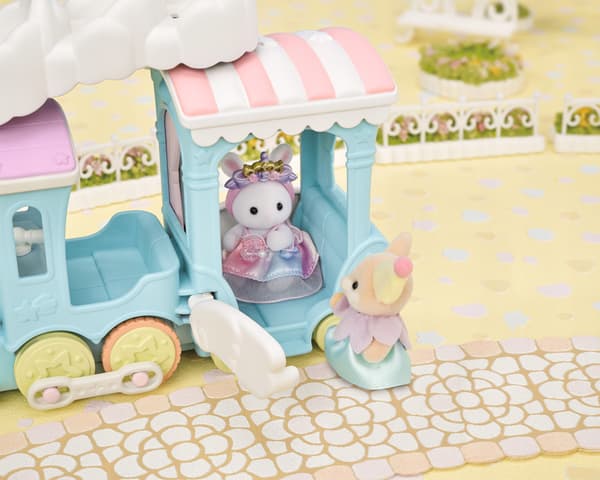 Sylvanian Families Colourful Train and Fox 5702