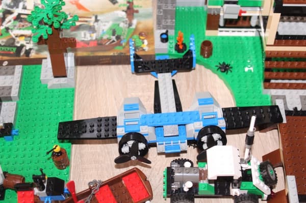 LEGO ADVENTURES 5987 BOX AND INSTRUCTIONS: Dino Research Compound