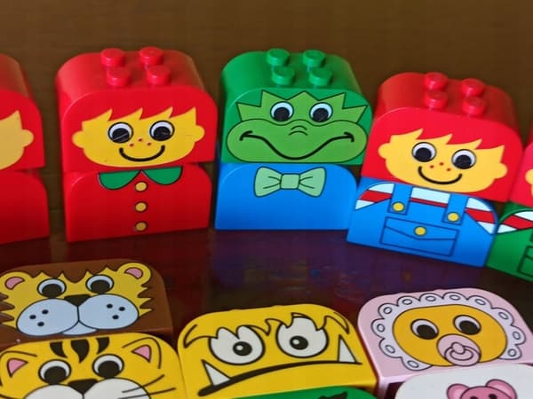 Lego 6214 / 4744 Printed Bricks – Minifigures, 35 pieces