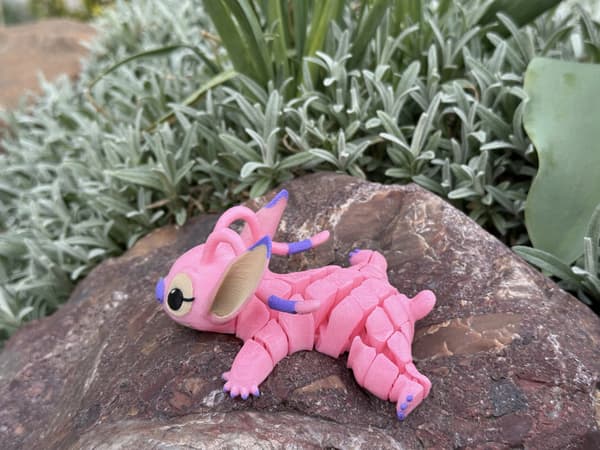 Pink creature, 3D alien – a flexible figurine with moving parts
