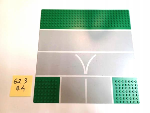 623A4. LEGO thin building plate, 32x32