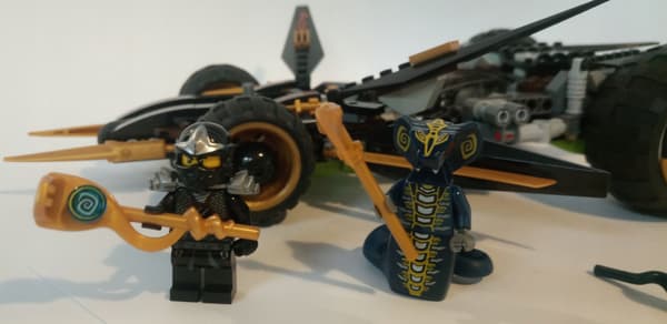 LEGO Ninjago: 9444 – Cole’s Tracked Assault Vehicle