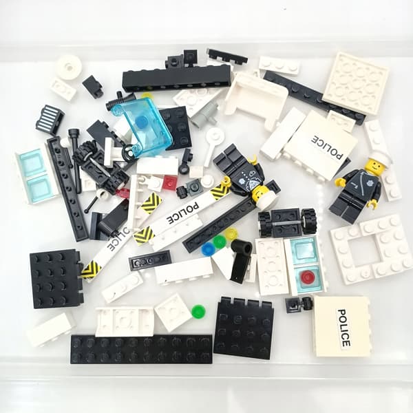 LEGO Town 6676 Mobile Command Unit Police Van