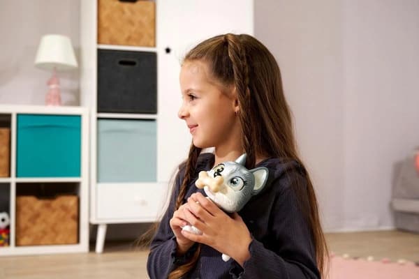 SIMBA PAMPER PETZ HUSKY INTERACTIVE TOY – DOG THAT DRINKS AND URINATES