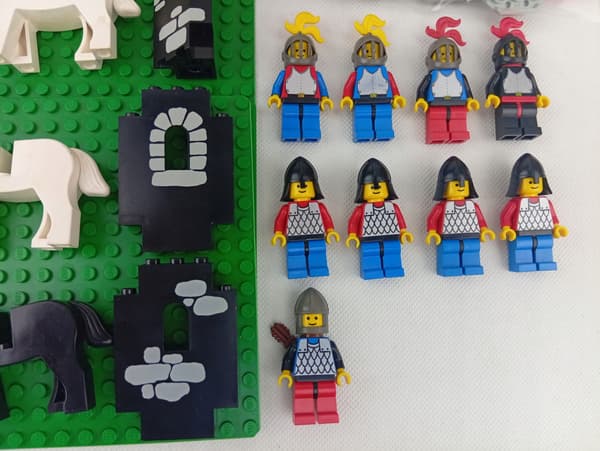 LEGO Castle 6085 Black Monarch’s Castle