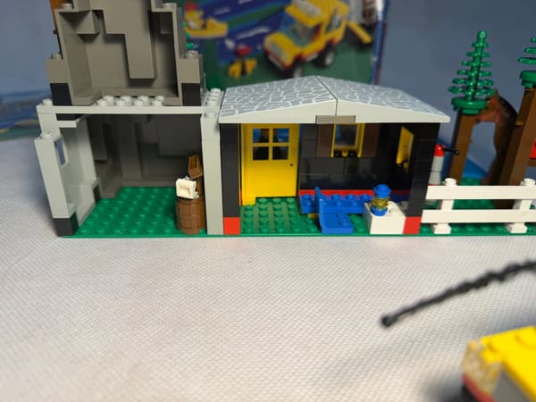 LEGO Set 6552 Rocky River Retreat Town