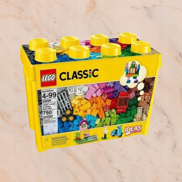 LEGO Classic Set 10698: Large Box + 4 building bricks