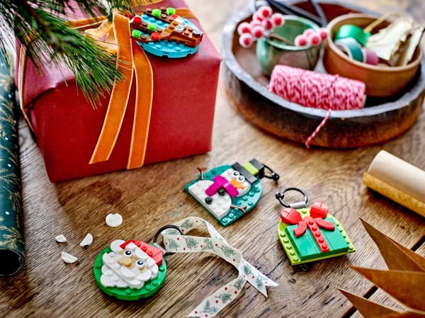 LEGO 40744 Christmas Decorations Collection – A Christmas Gift