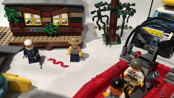 Lego City: 60068 – The Robbers’ Hideout