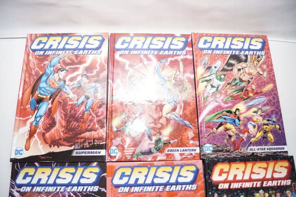 Crisis on Infinite Earths Box Set COMICS