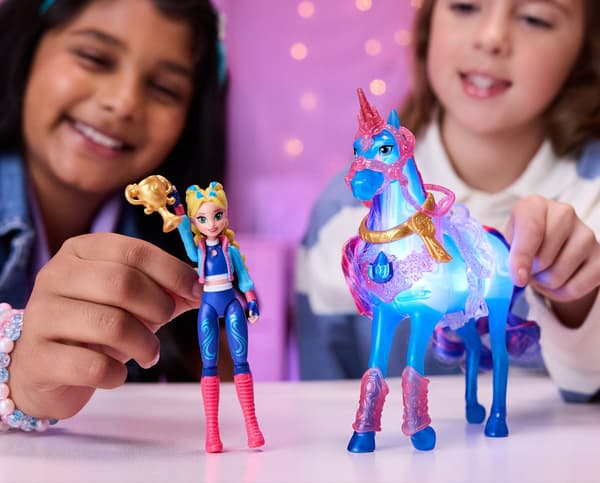 UNICORN ACADEMY UNICORN ACADEMY ISABEL & RIVER FIGURINE SET WITH LIGHT
