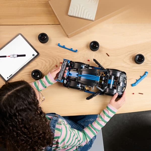 LEGO Technic 42176 Porsche GT4 e-Performance Racing Car